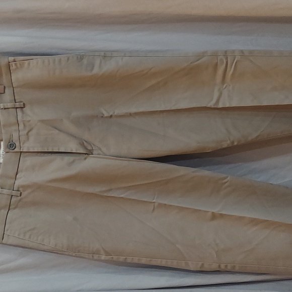 Dockers Other - DOCKERS Khaki Pants 33x32